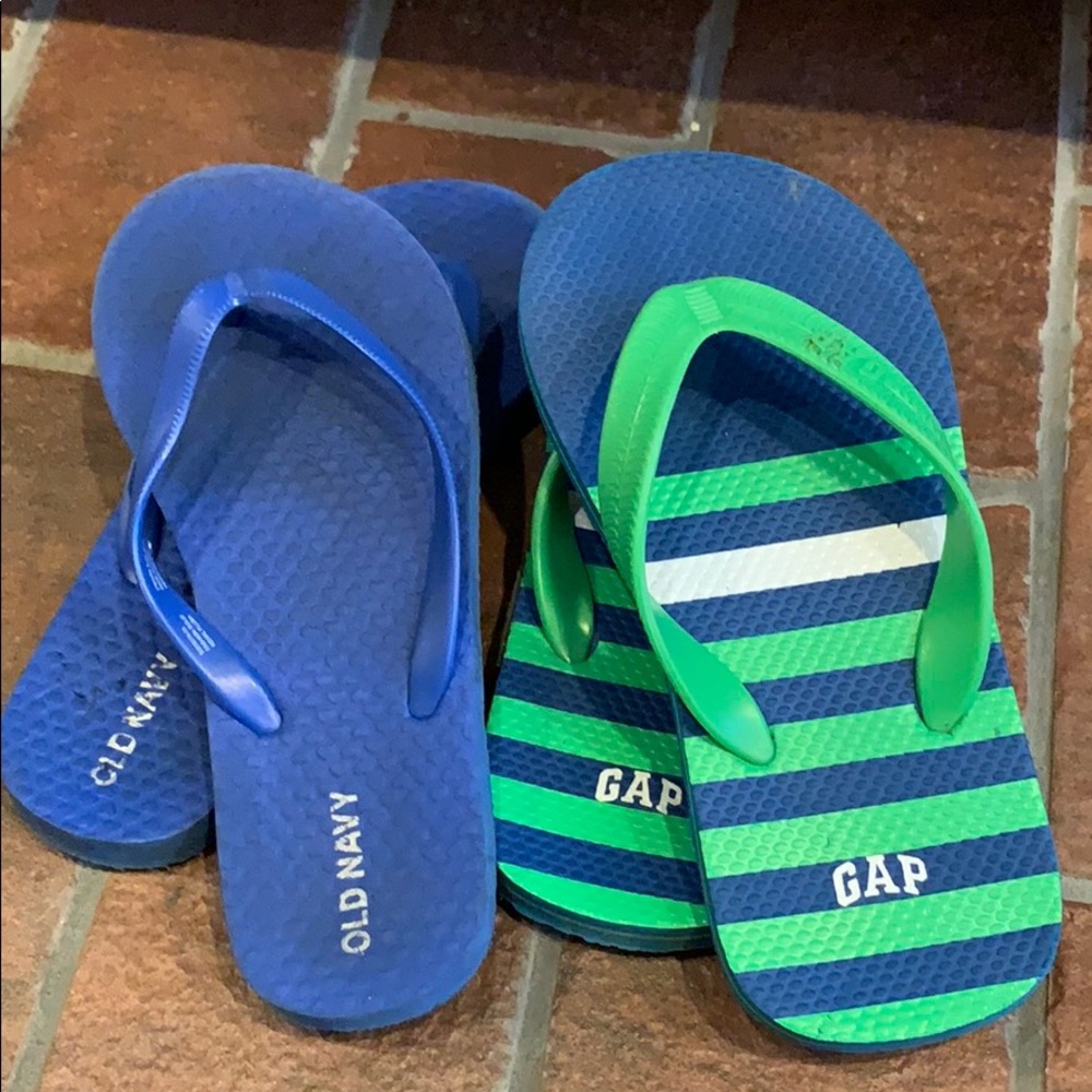 Bundle of flip flops!!!